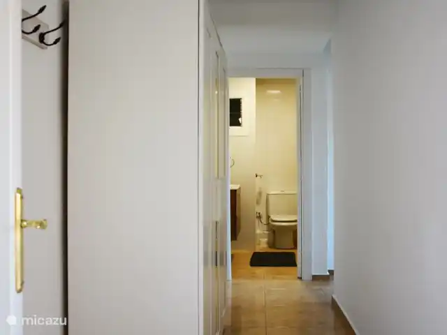 Location de Vacances Espagne, Costa Blanca, Jávea, appartement - Appartement Mar Azul couloir vers salle de bain et coin nuit