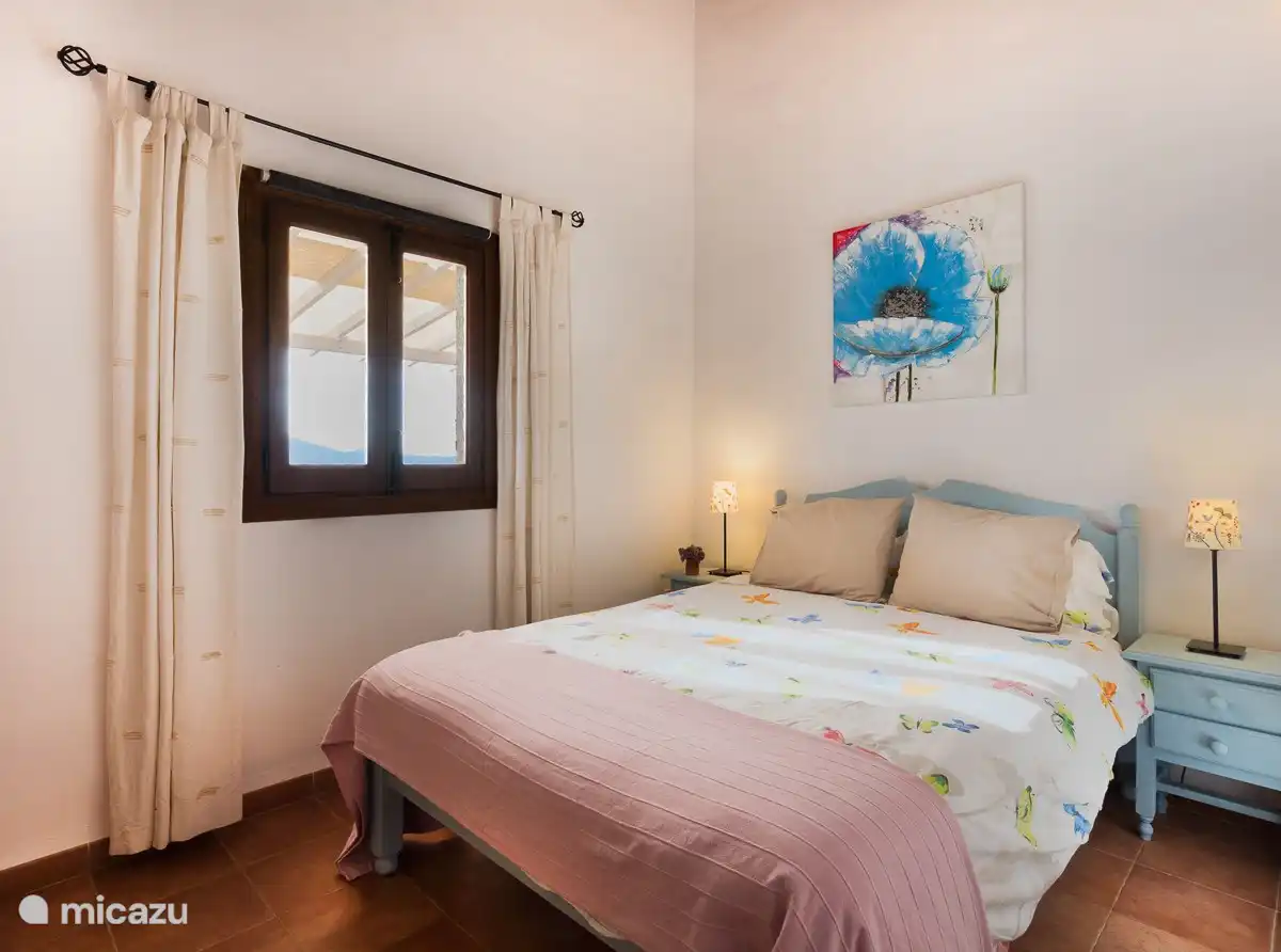 Schlafzimmer mit Doppelbett