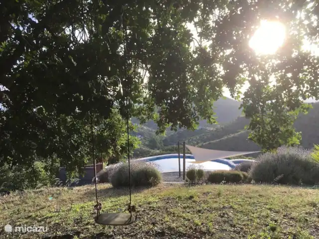 Finca Las Nuevas, Casa Maria | Espagne, Andalousie, Álora - appartement Balancer sous le vieux caroubier