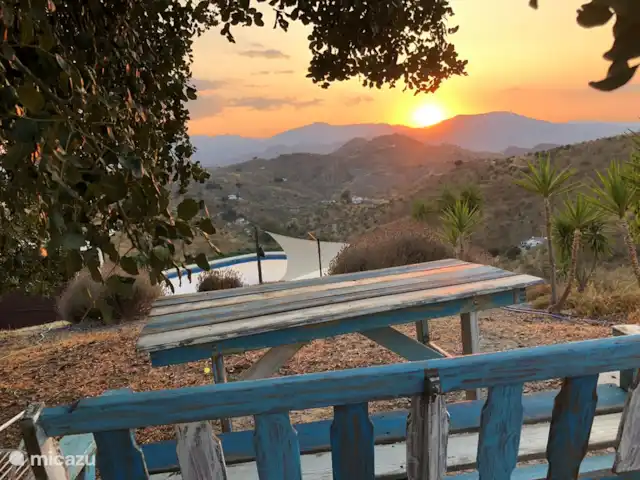 Finca Las Nuevas, Casa Maria | Espagne, Andalousie, Álora - appartement Partout dans le jardin, il y a des sièges pour profiter du calme et de la vue.