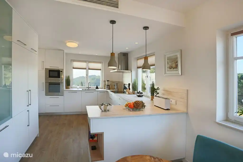 Room in beautiful villa. Swimming pool and unobstructed view.