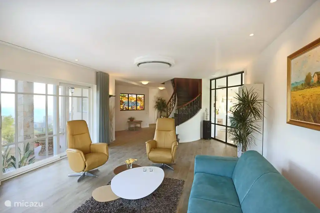 Room in beautiful villa. Swimming pool and unobstructed view.