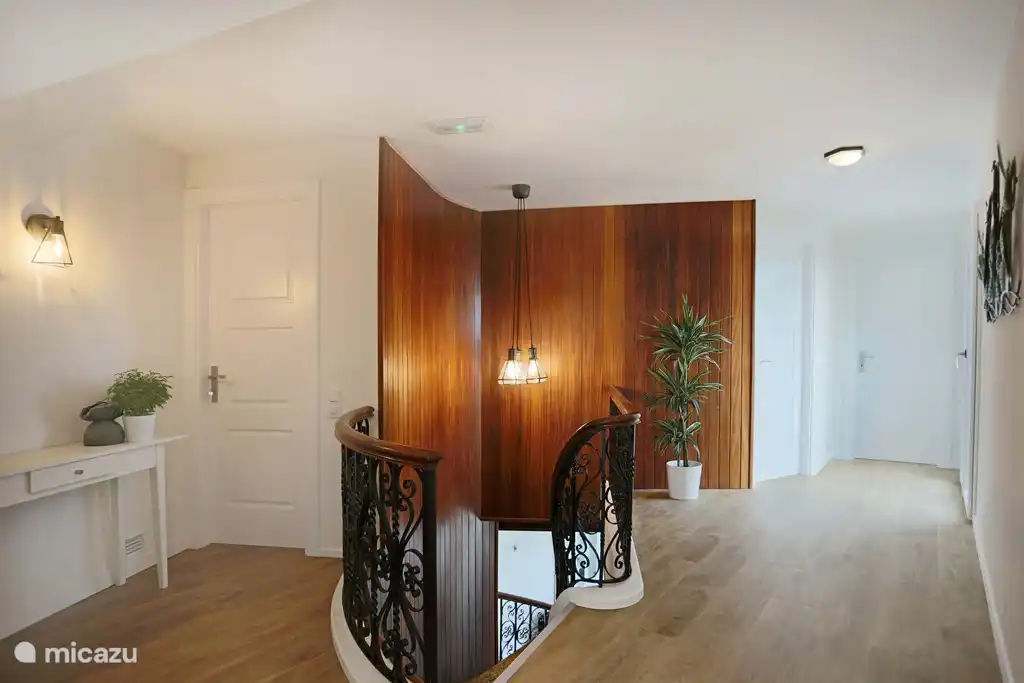 Room in beautiful villa. Swimming pool and unobstructed view.