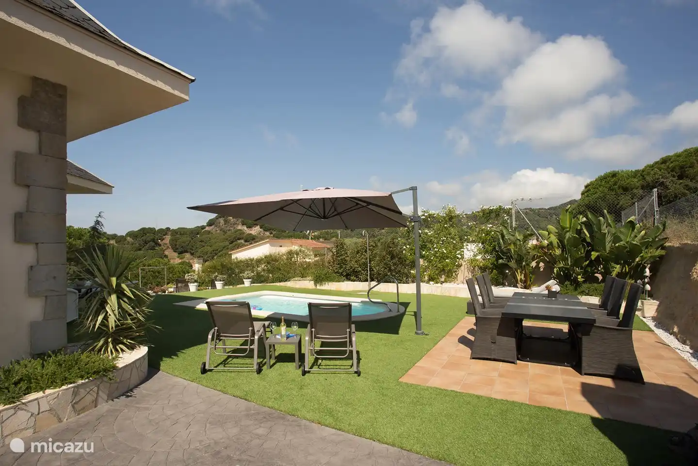 Lovely to relax next to the pool.