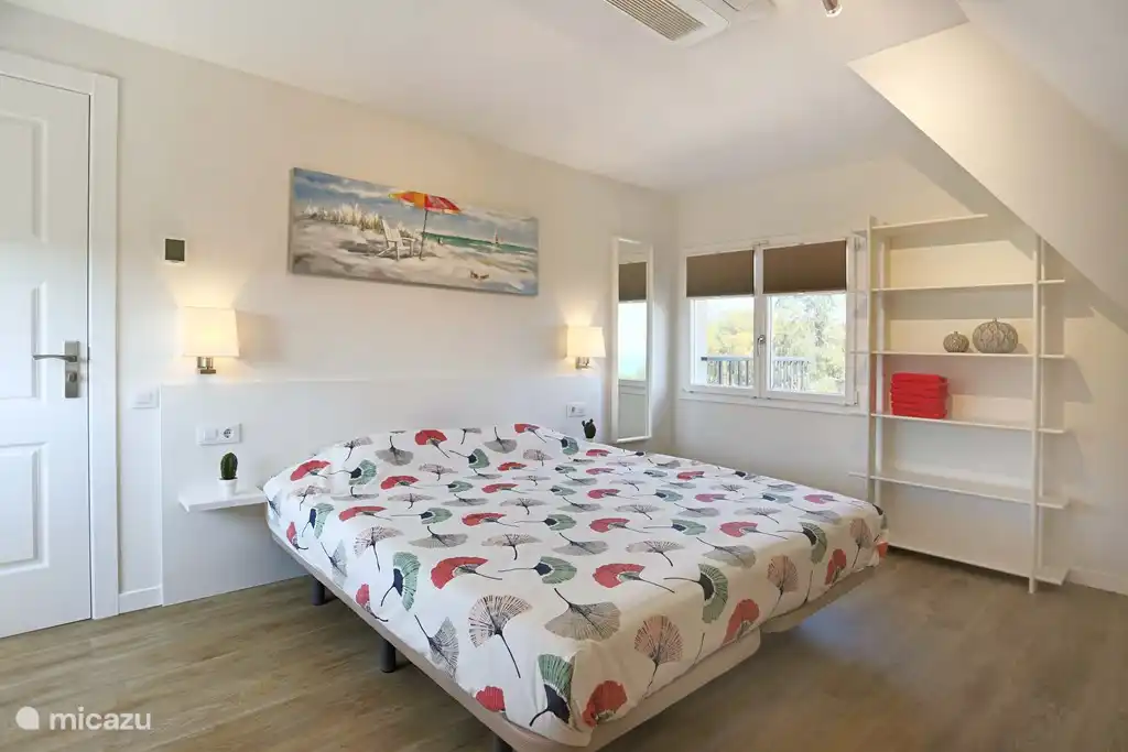 Room in beautiful villa. Swimming pool and unobstructed view.