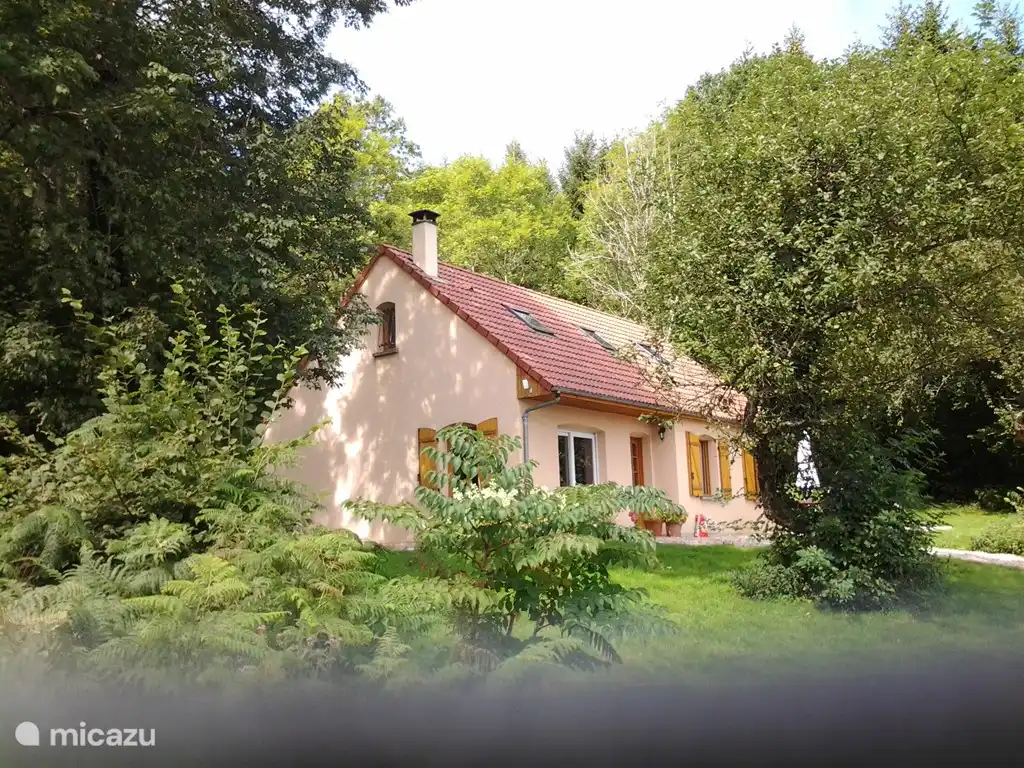Fleur de Pommiers in Frankreich, Nièvre, Fâchin - Ferienhaus