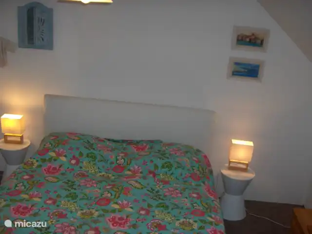 flor de pommiers en Francia, Nièvre, Fâchin - casa vacacional dormitorio arriba