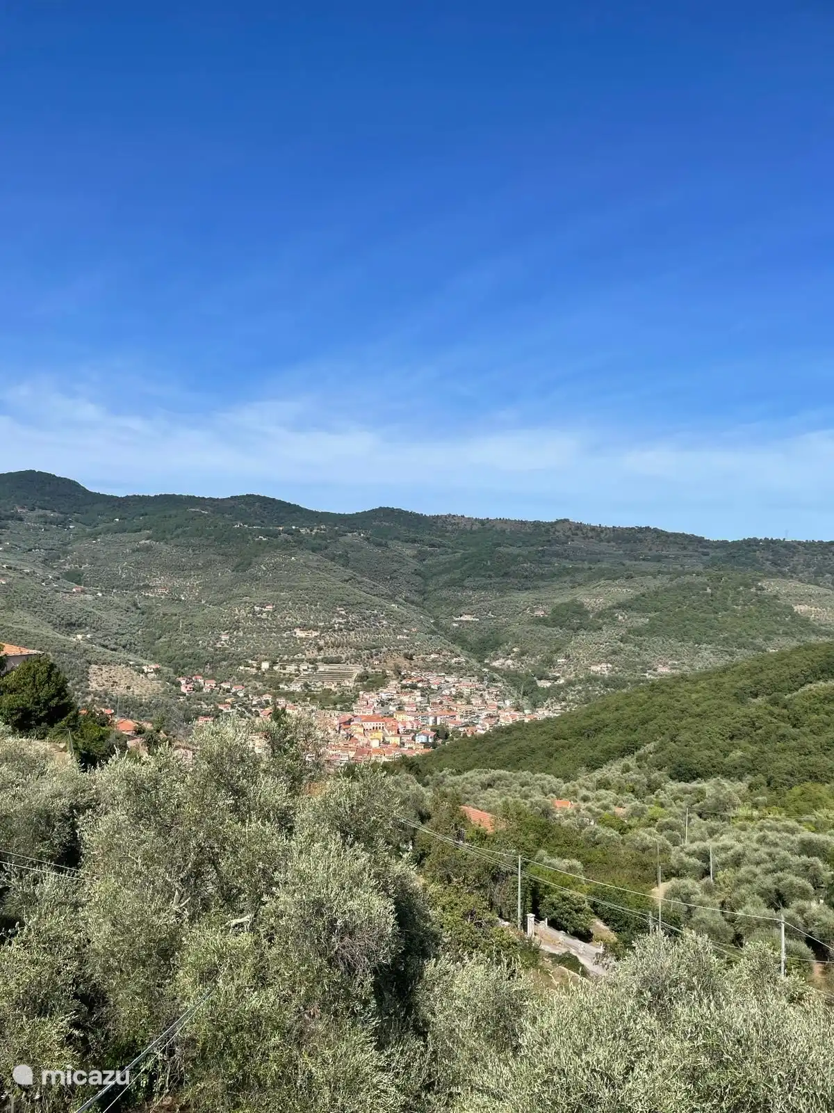 Panorama desde la plaza principal de Bestagno