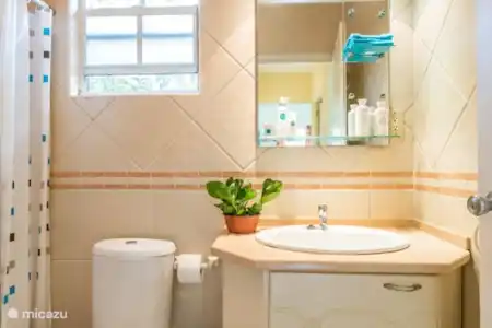 Vakantiehuis Curaçao, Banda Ariba (oost), Jan Thiel vakantiehuis Verborgen parel Jan Thiel Badkamer