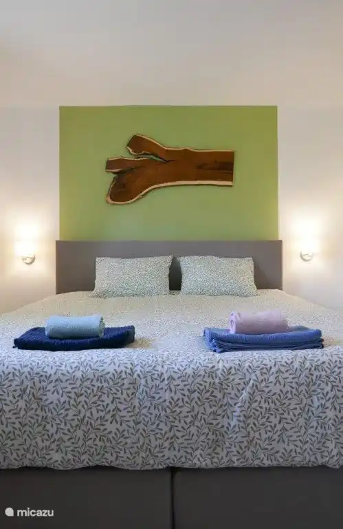 Schlafzimmer 1