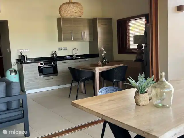 Área Jan Thiel | apartamento C8 en Curazao, Banda Arriba (este), Spaanse Water - apartamento Cocina abierta con todas las comodidades.