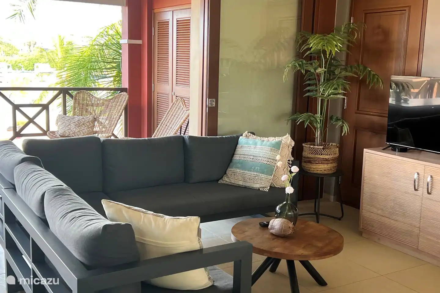 Leefgedeelte binnen met Smart TV.