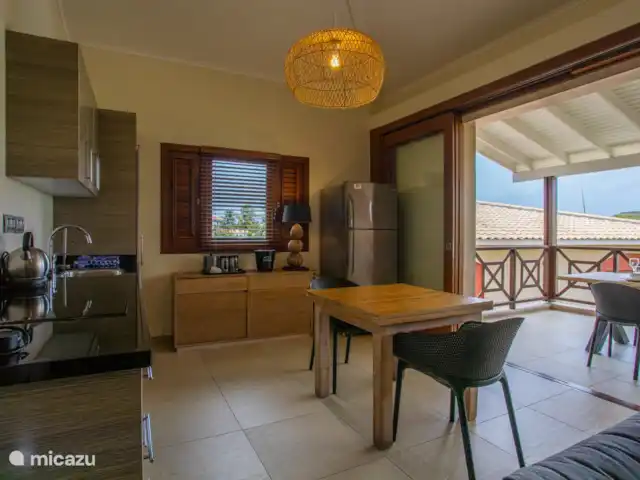 Área Jan Thiel | apartamento C8 en Curazao, Banda Arriba (este), Spaanse Water - apartamento Cocina abierta con estufa eléctrica.