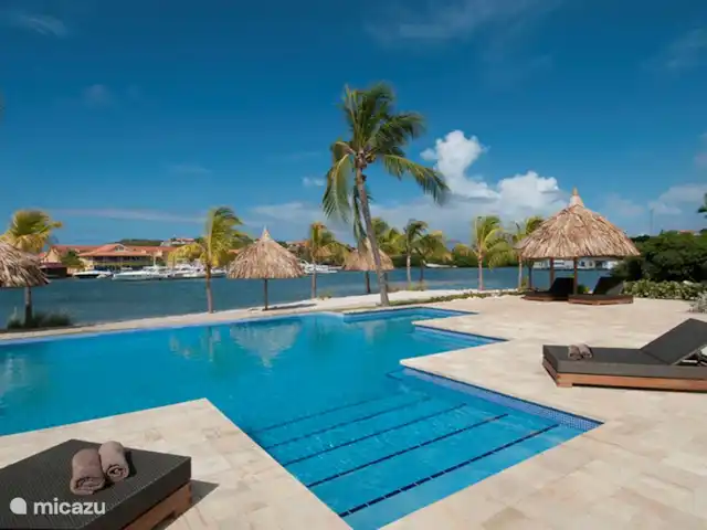 Área Jan Thiel | apartamento C8 en Curazao, Banda Arriba (este), Spaanse Water - apartamento Piscina infinity compartida con los demás apartamentos del resort.