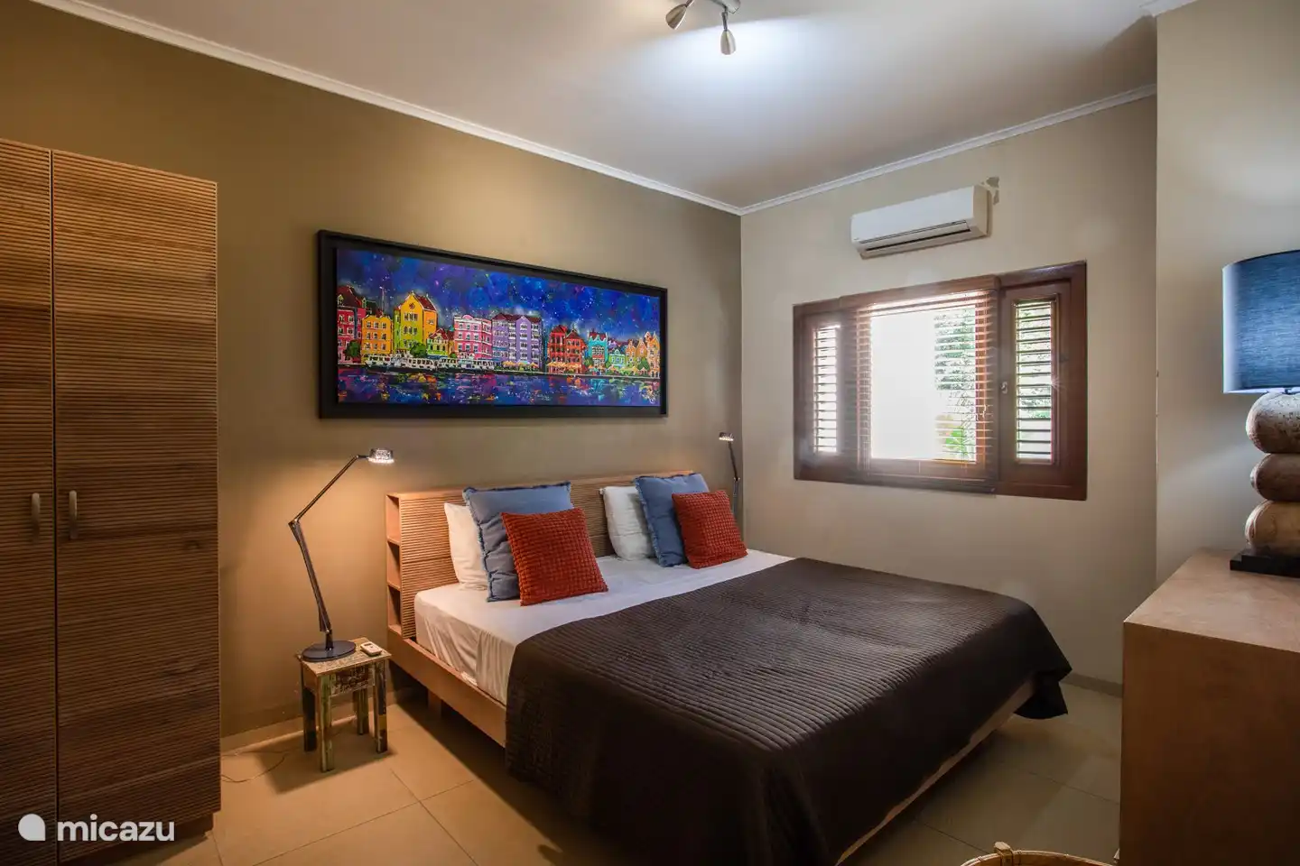 Slaapkamer 1 met privé badkamer