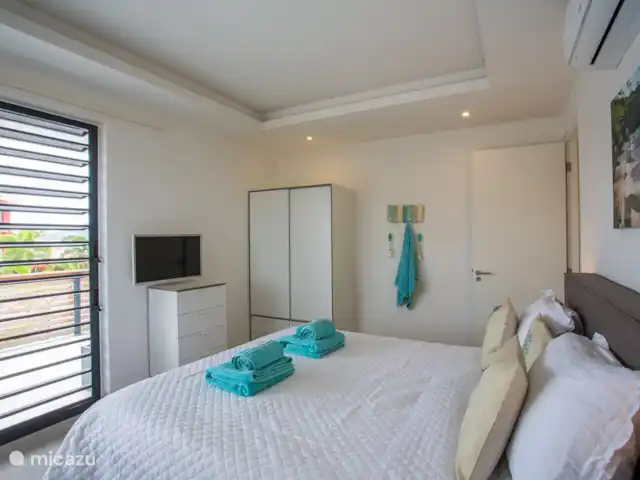 Penthouse de luxe La Royal @ Jan Thiel | Curaçao, Banda Ariba (est), Jan Thiel - appartement Chambre 2 avec beaucoup d'espace de rangement