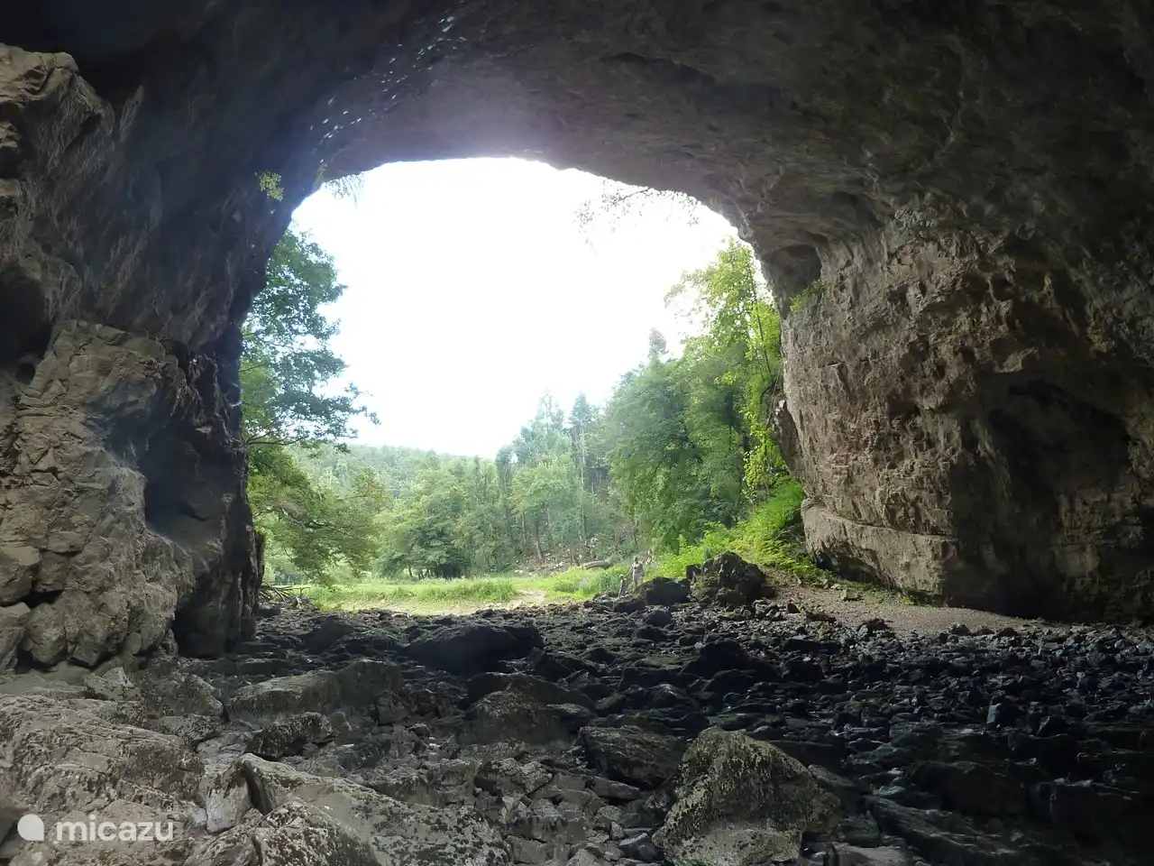 Les grottes sont une aventure pour petits et grands.