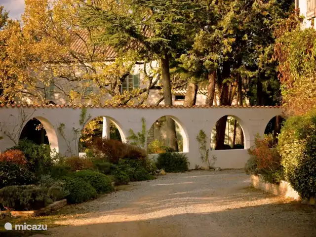 Terminer Hortorum | France, Var, Rians - villa Finis Hortorum en automne