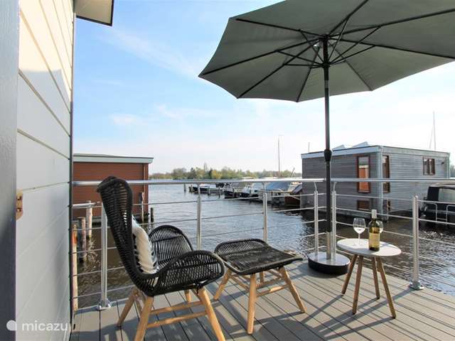 Holiday home in Netherlands, North Holland, Aalsmeer – rv / yacht / houseboat Houseboat Big Poel House