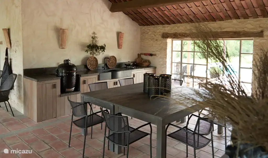 patio kitchen