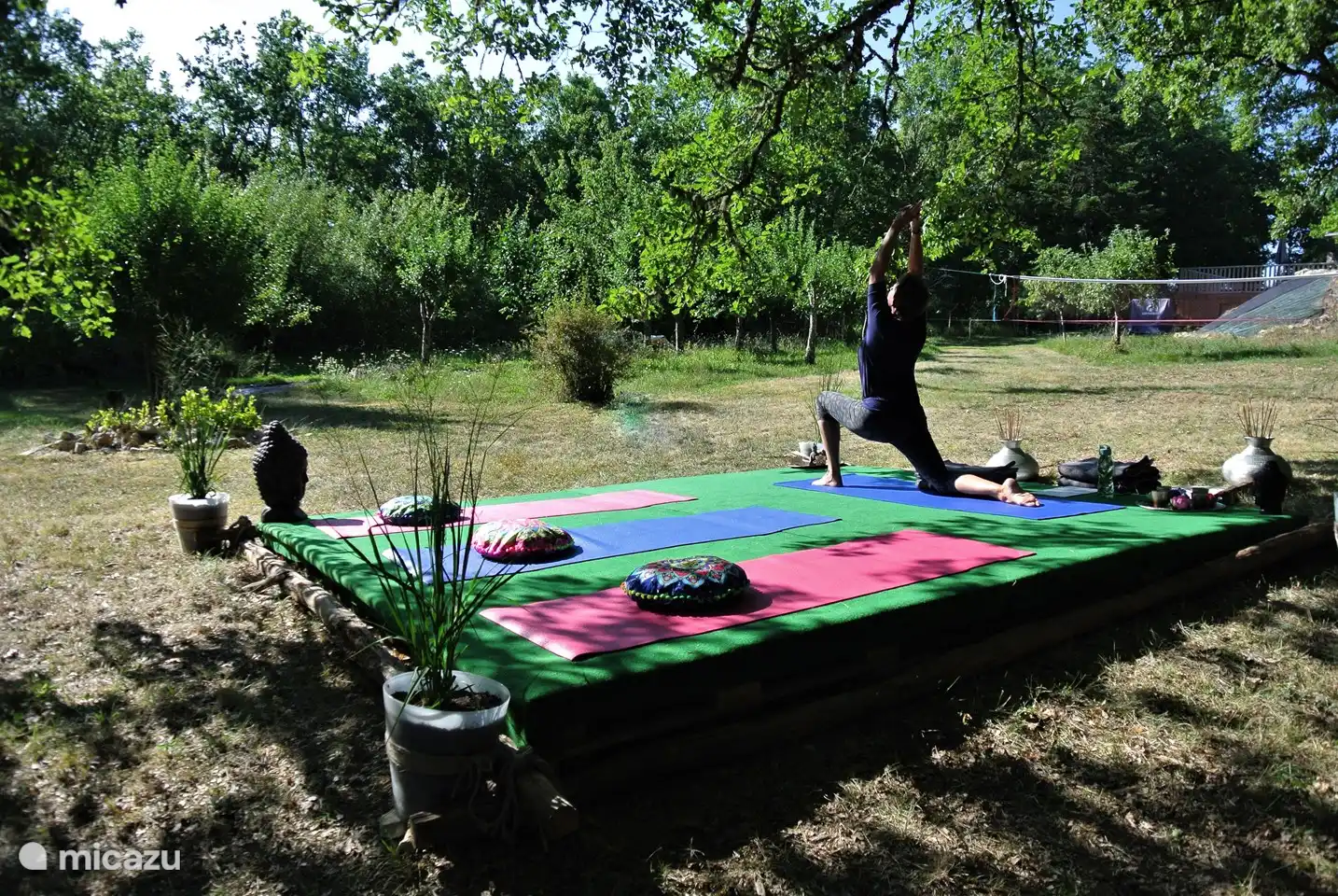 Yoga-Möglichkeiten unter professioneller Anleitung.