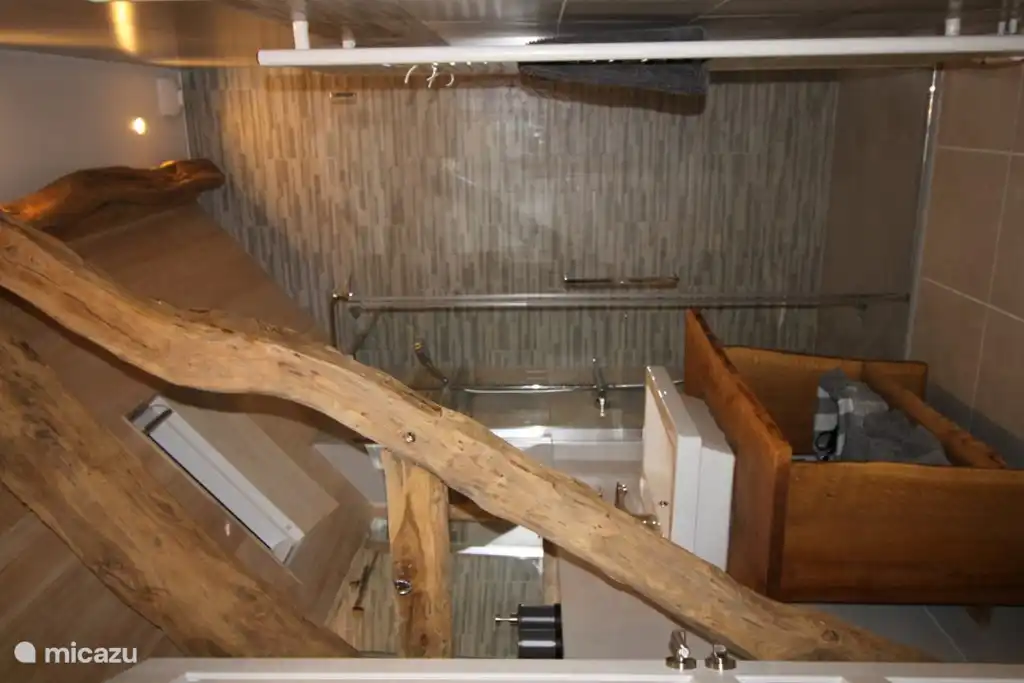 mit dem dazugehörigen Badezimmer.