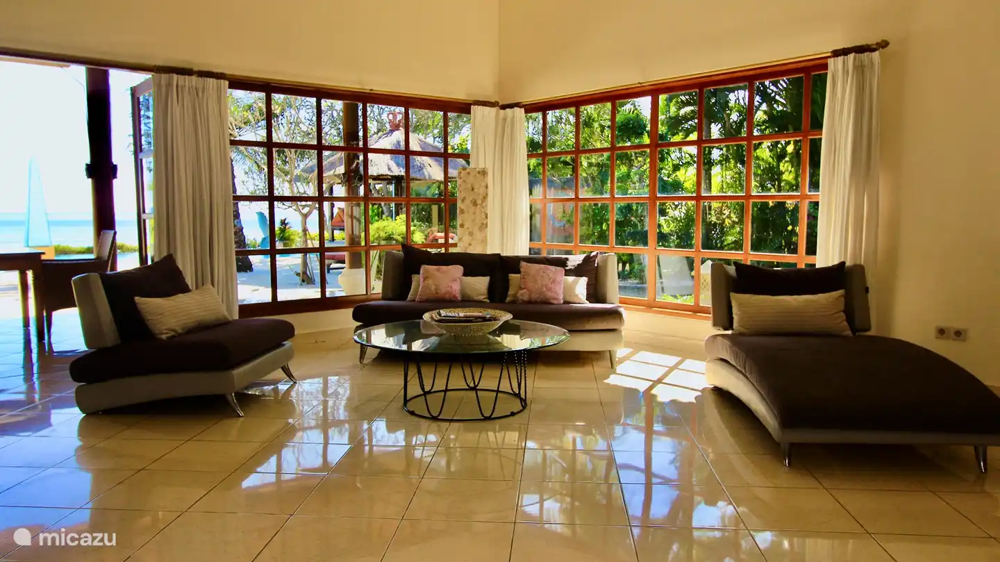 amplio salón con WIFI y TV