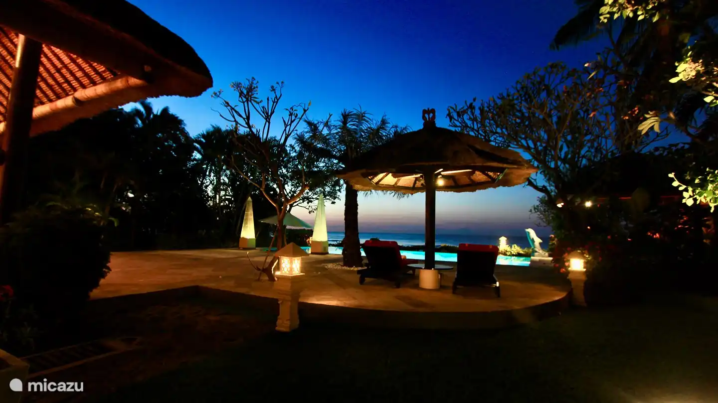 Se alquila villa en Bali directamente en la playa con piscina privada