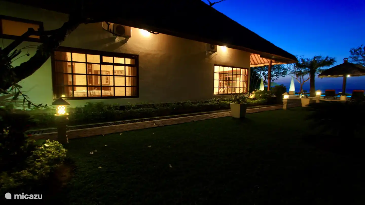 Se alquila villa en Bali directamente en la playa con piscina privada