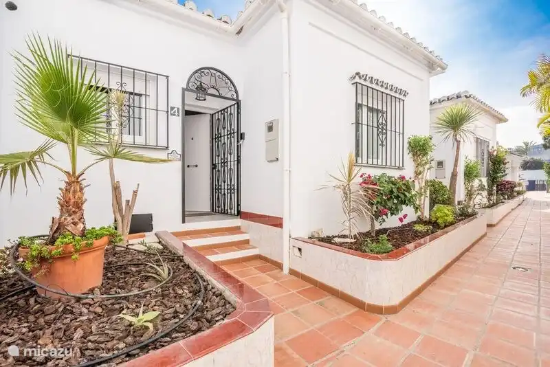 façade de la casa alegria nerja