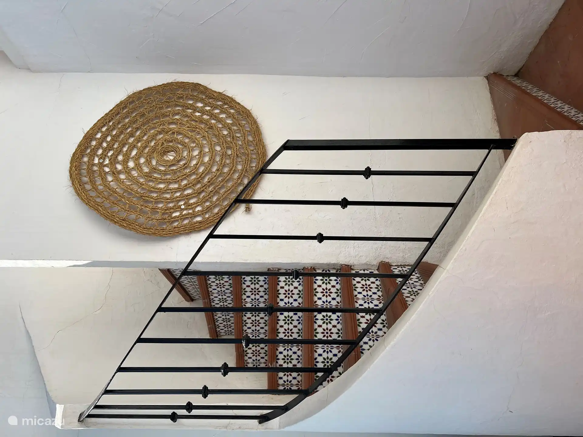 Escaliers menant à la terrasse sur le toit