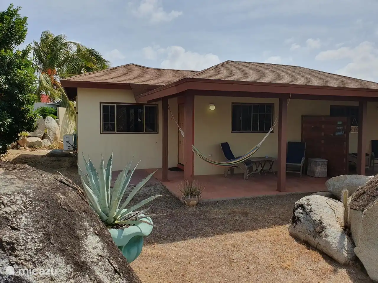 Il y a aussi une jolie terrasse à l'arrière