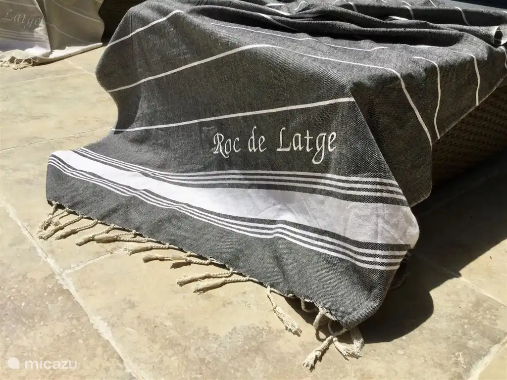 Hammontücher für das Schwimmbad sind vorhanden