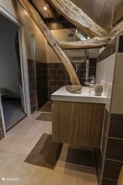 zweites Badezimmer im 1. Stock.