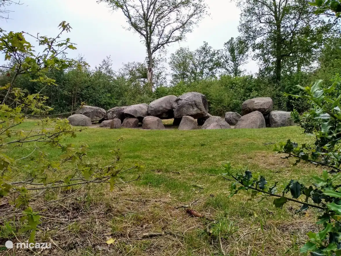 Hunebed à 1.7 km du parc