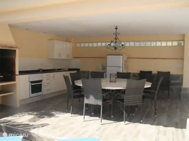 Villa Médina - Moraira | Espagne, Costa Blanca, Moraira - villa Cuisine extérieure avec BBQ, complète avec cuisinière, lave-vaisselle, réfrigérateur, etc.
L'endroit pour profiter tous ensemble.