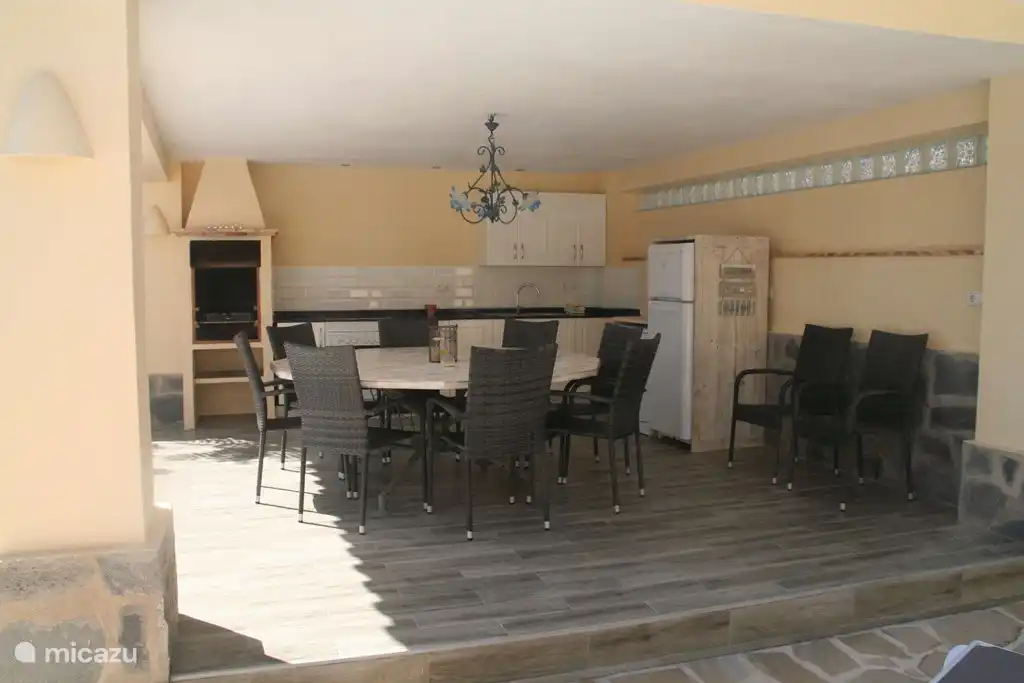 Hier können Sie frühstücken, grillen oder einfach nur zusammensitzen.