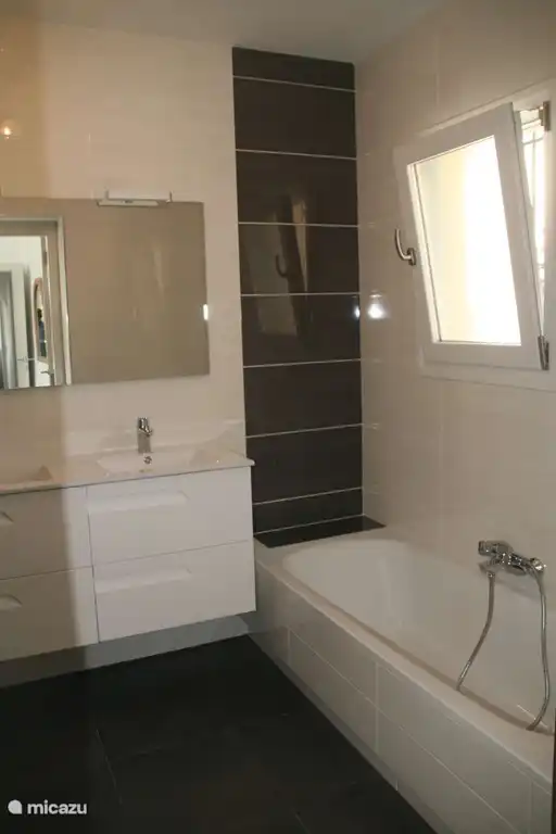 Das private Badezimmer der Suite befindet sich im Obergeschoss.