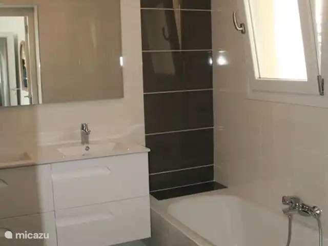 Villa Médina - Moraira | Espagne, Costa Blanca, Moraira - villa La salle de bain privée de la suite à l'étage.