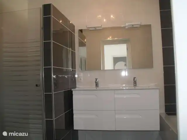 Villa Médina - Moraira | Espagne, Costa Blanca, Moraira - villa La douche spacieuse de la suite.