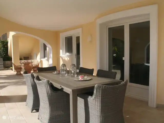 Villa Médina - Moraira | Espagne, Costa Blanca, Moraira - villa Grande terrasse couverte au
rez-de-chaussée, avec mobilier de terrasse pour 6 pers.
