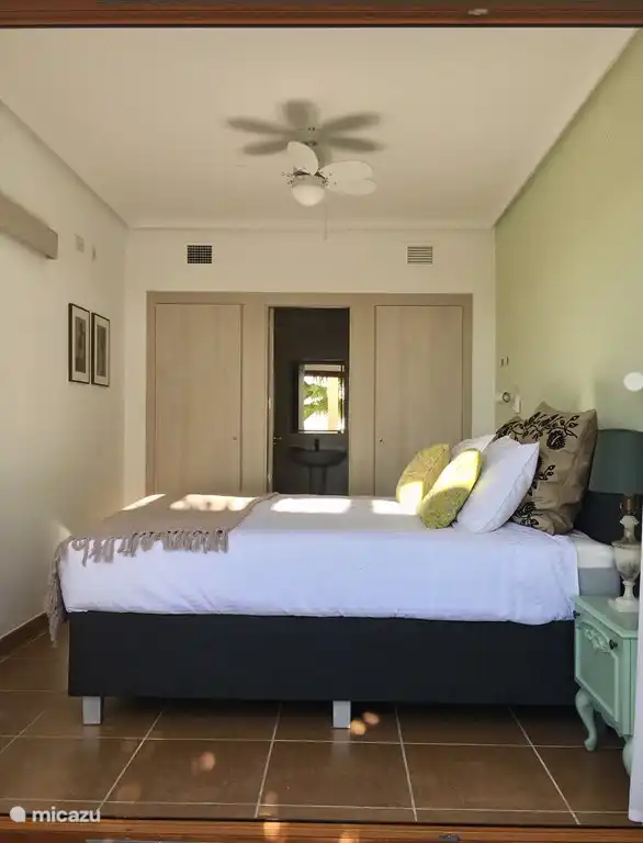 Dormitorio 1 con baño en suite