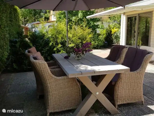 chalet huren in Nederland, Gelderland, Putten –  De Blauwe Reiger Bij mooi weer buiten eten