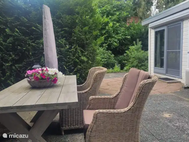 chalet huren in Nederland, Gelderland, Putten –  De Blauwe Reiger Bij mooi weer buiten eten