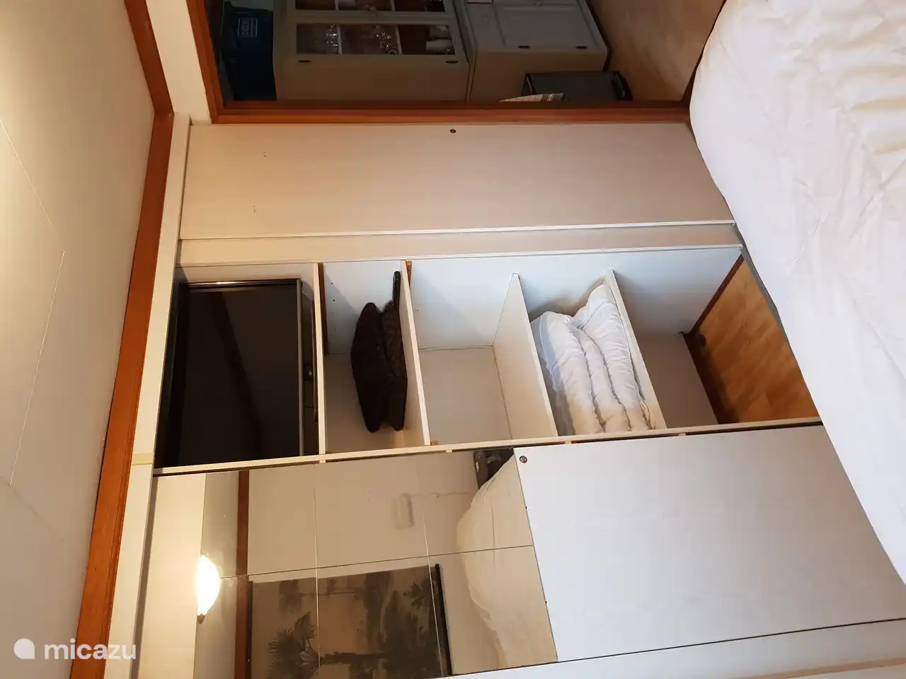 Chambre spacieuse avec TV.
