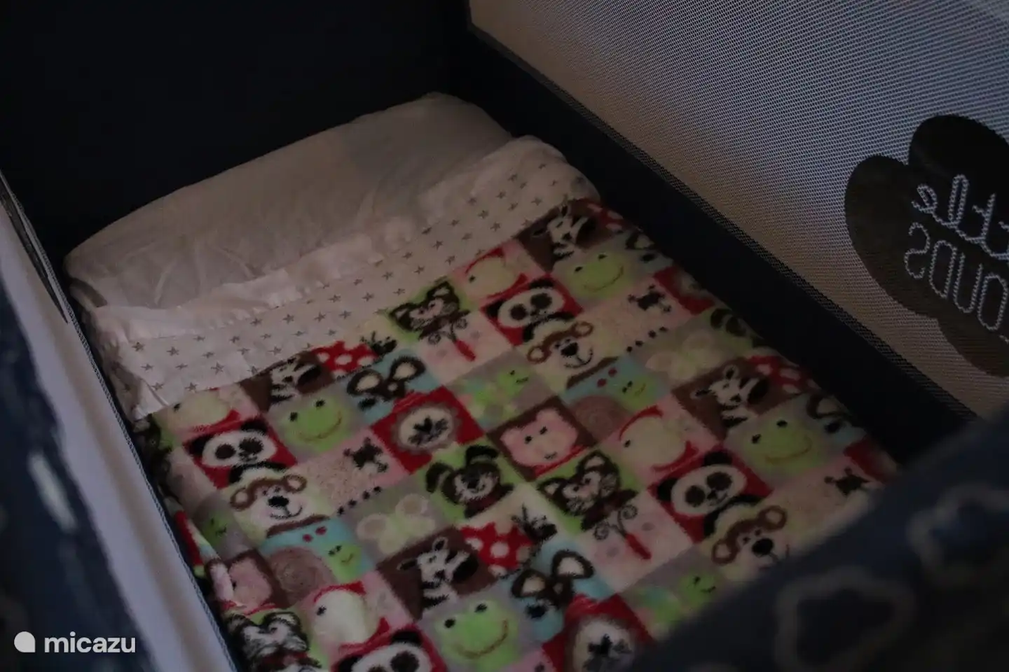 2 camp beds include sheets