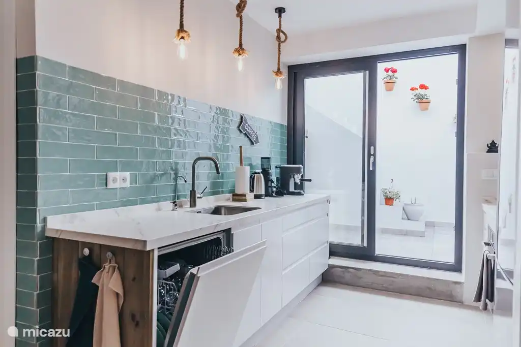 Kitchen with dishwasher