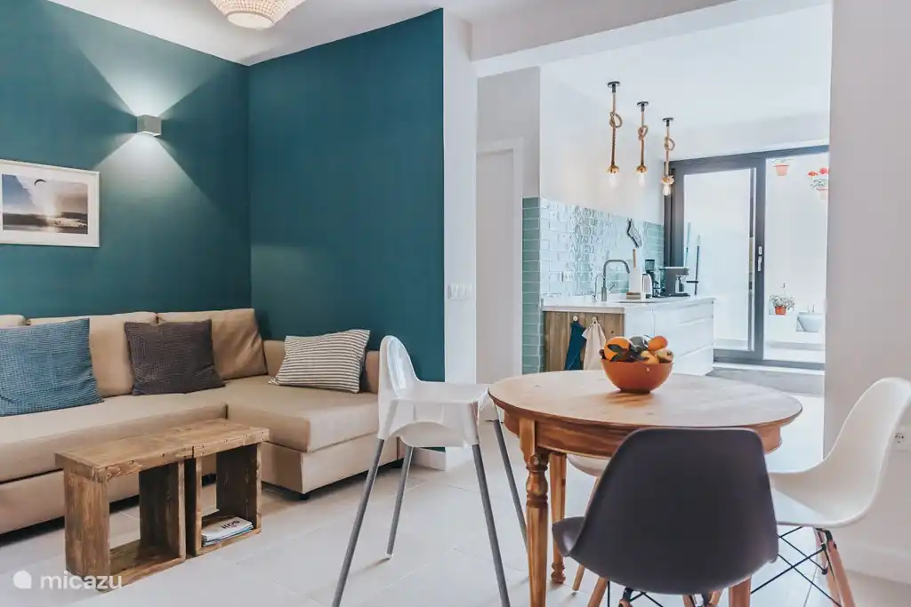 For the little ones: table-chair