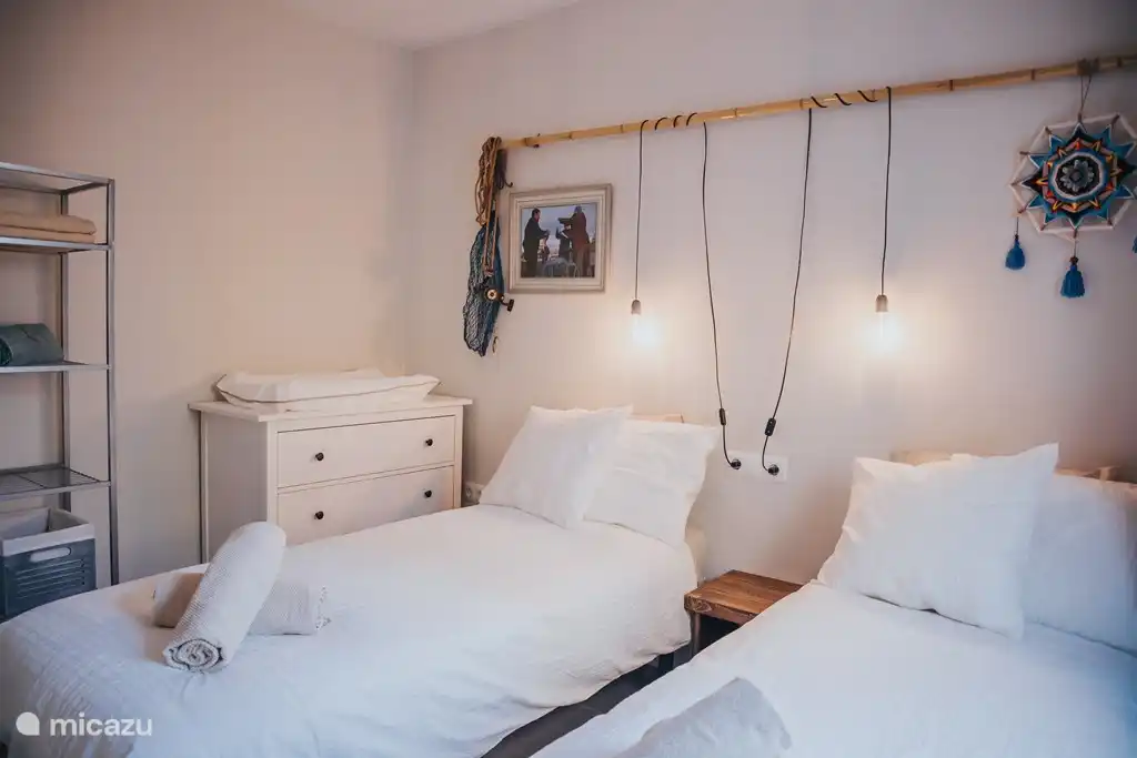 For the little ones: comode to change pampers