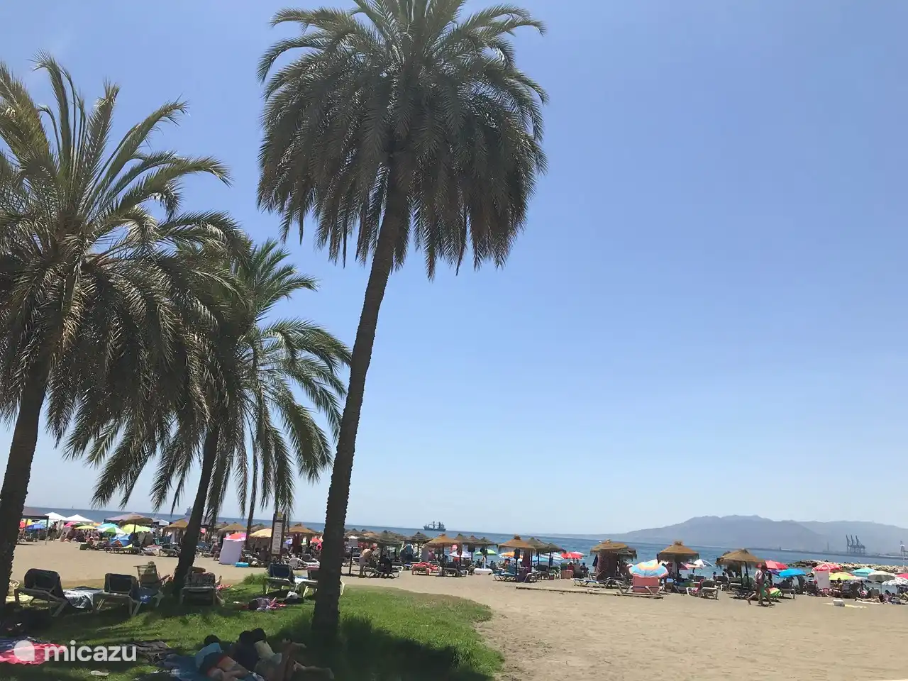 Het strand is op loopafstand, en mooie baaitjes, met ondiep water voor kinderen.